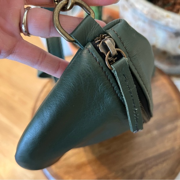 Made in SPAIN HANDMADE sling belt bag. Barcelona. Genuine butter soft Leather. - Picture 6 of 17